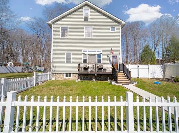 11 Grove Street, Highland, NY 12528