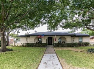 2113 Wellington Dr, Grand Prairie, TX 75051
