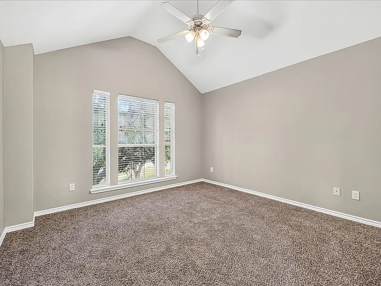 7414 Lake Micala Dr — Photo 40