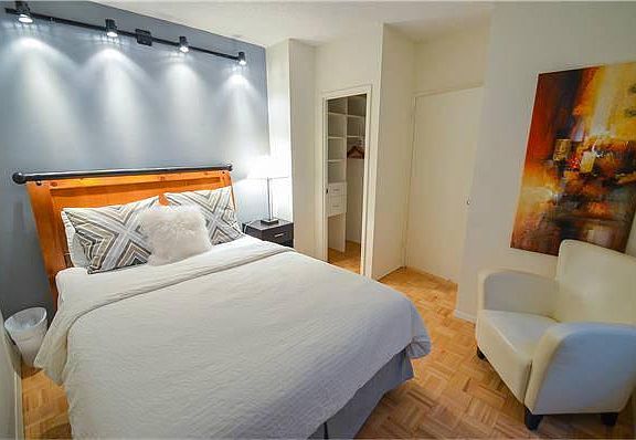4th image of 150 W 51st St #2014**
