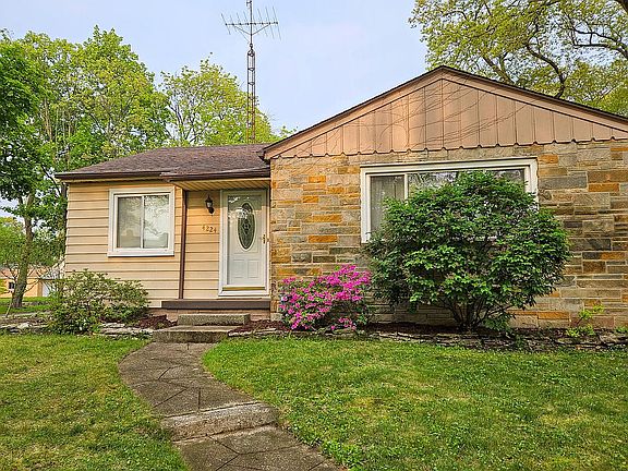 2nd image of 4224 Woodmont Rd