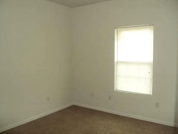 2 bed, 950 sqft, $800 — Photo 3