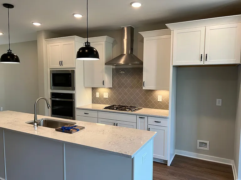 1914 Fahey Dr — Photo 1