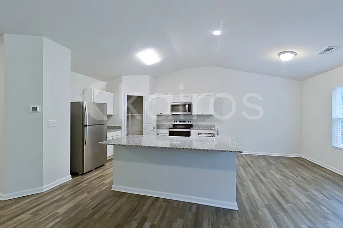 3 bed, 2.0 bath, 1800 sqft, $2,095 — Photo 4