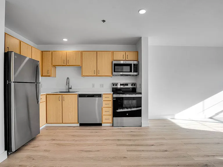 Eastwood Apartments — Photo 74
