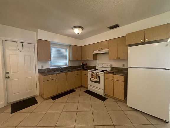 3rd image of 1431 NW 20th St Suite A