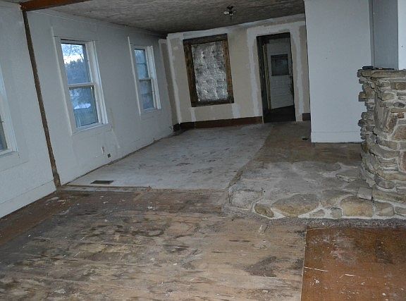 4th image of 9043 Concrete St