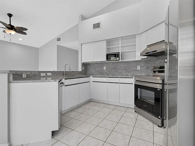 1520 Seabay Rd — Photo 2