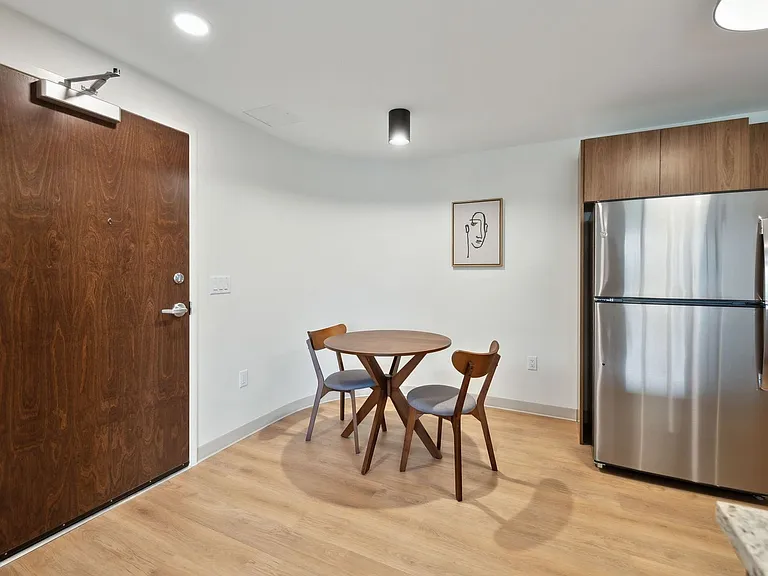 West 6th Apartments — Photo 65