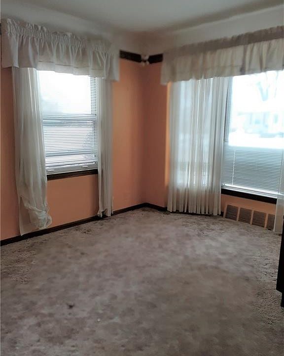 2nd image of 6005 Chestnut Hills Dr