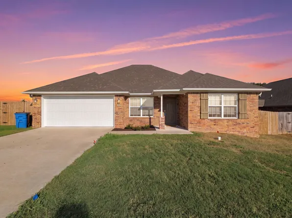 916 Brook St, Gentry, AR 72734