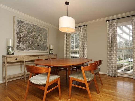 3rd image of 210 Heirloom Ct