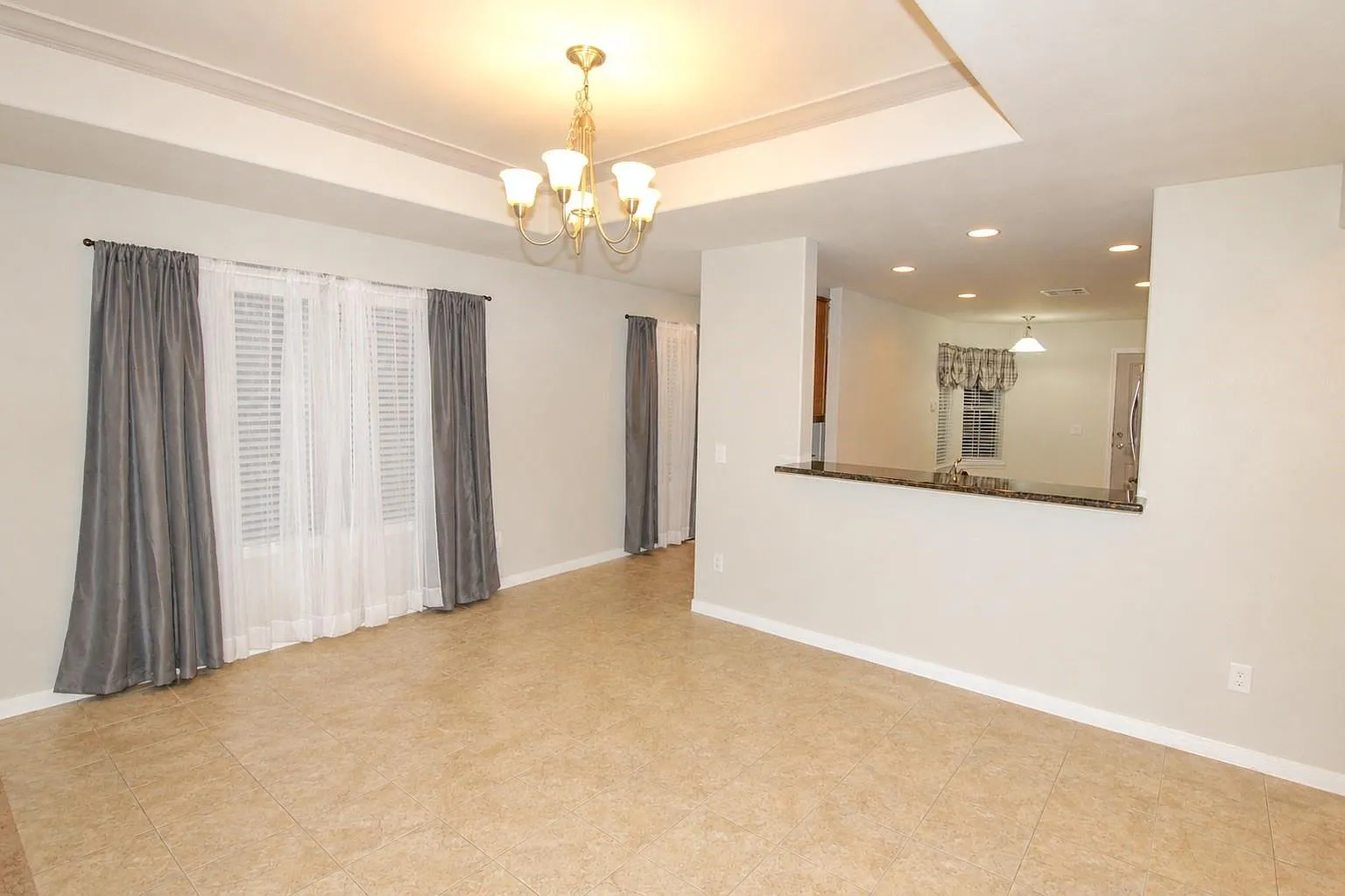 3 bed, 2.0 bath, 1463 sqft, $1,960 — Photo 3
