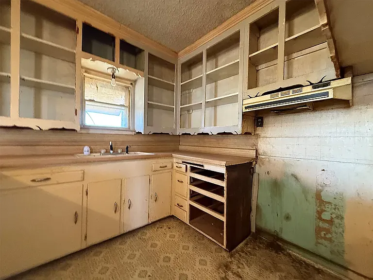 1434 E Chavaneaux Rd #1 — Photo 3