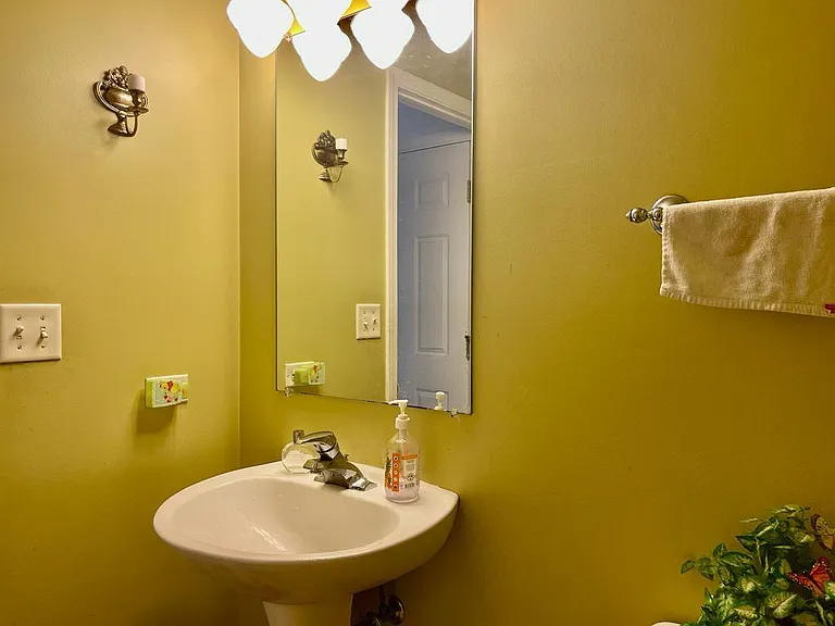 880 Genesee Dr — Photo 32