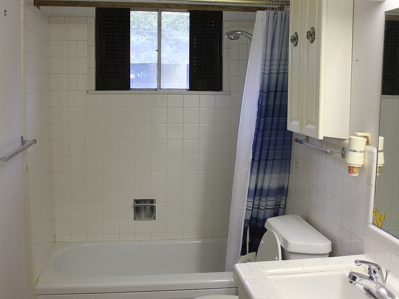 Hall bath with tub/shower combo