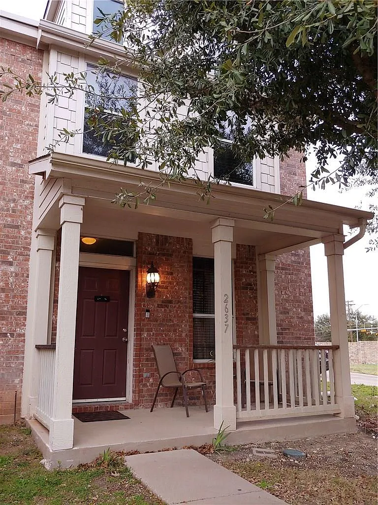 Building Photo - 2637 Boedeker Dr