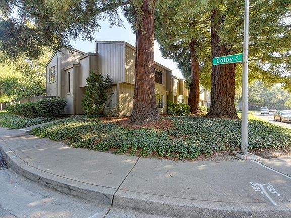3rd image of 1039 Commons Dr