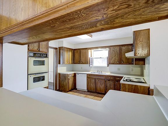 4th image of 25403 Lynbriar Ln
