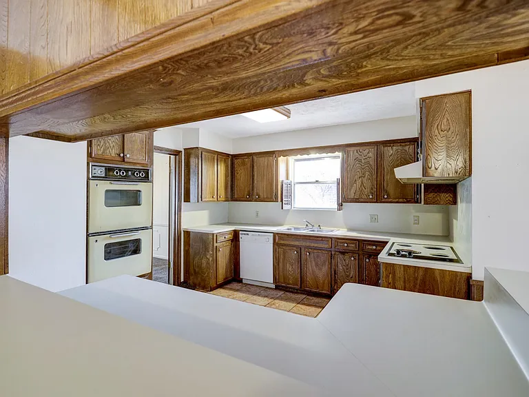 25403 Lynbriar Ln — Photo 4