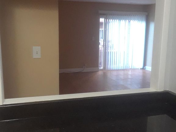 5th image of 1013 Des Plaines Ave APT 101