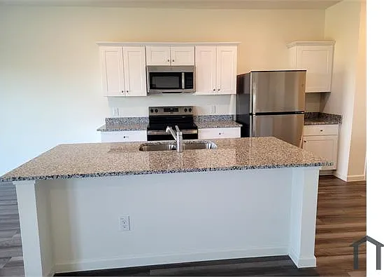 400 Valley View Dr — Photo 8