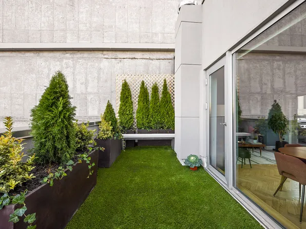 531 Vanderbilt Avenue image 19 of 21