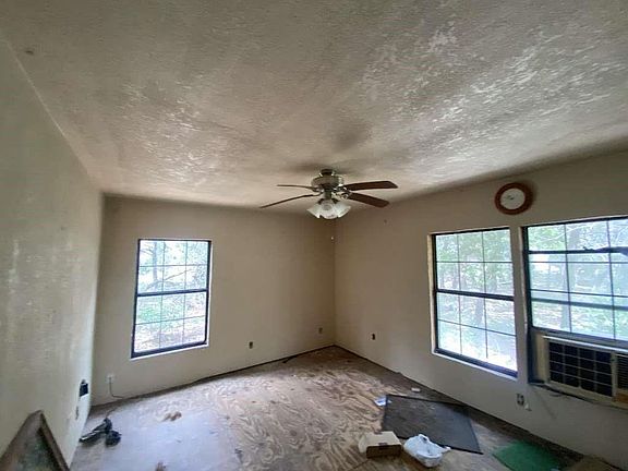 4th image of 299 N Loop Dr