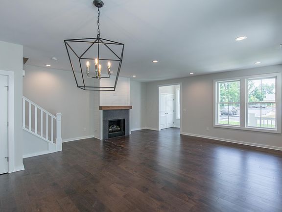 5th image of 64 Stanton Ct