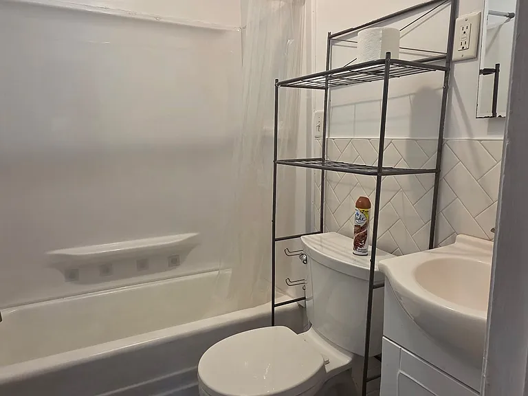 200 Benton Ave #2 — Photo 4