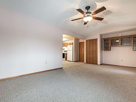 5th image of 102 N Franklin St APT 1