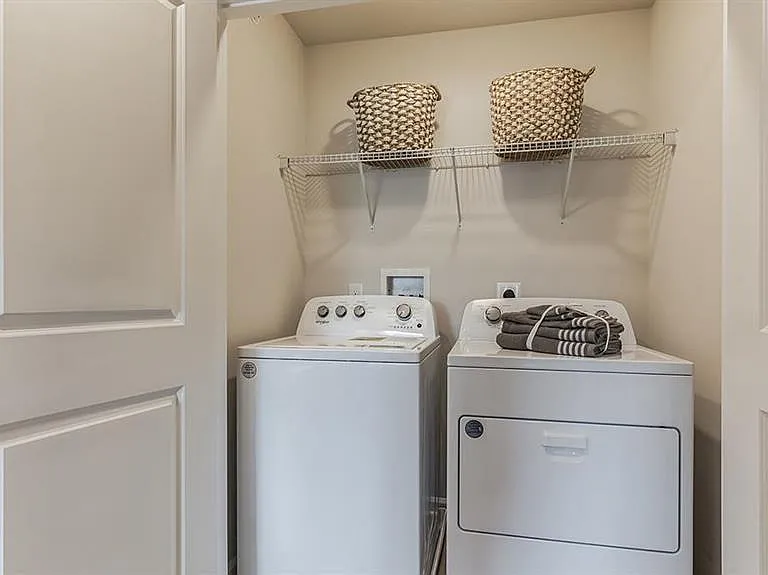 1242 Susan Cir — Photo 23