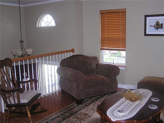 3rd image of 131 Edgewood Dr