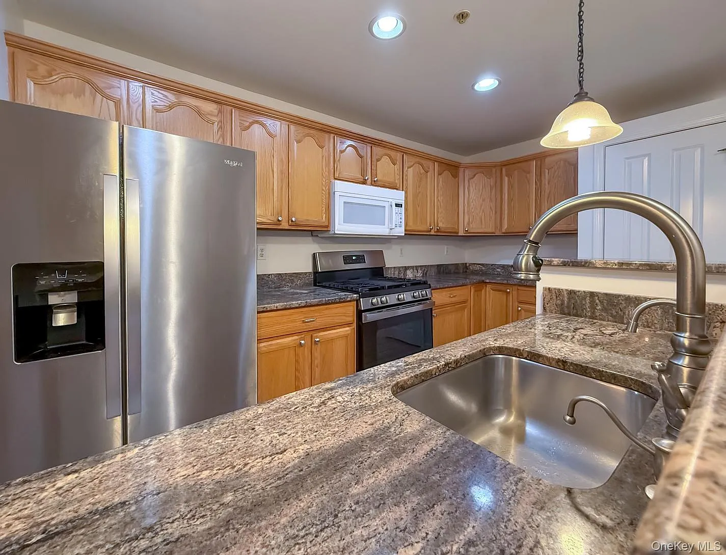2 bed, 2.5 bath, 1315 sqft, $3,400 — Photo 4