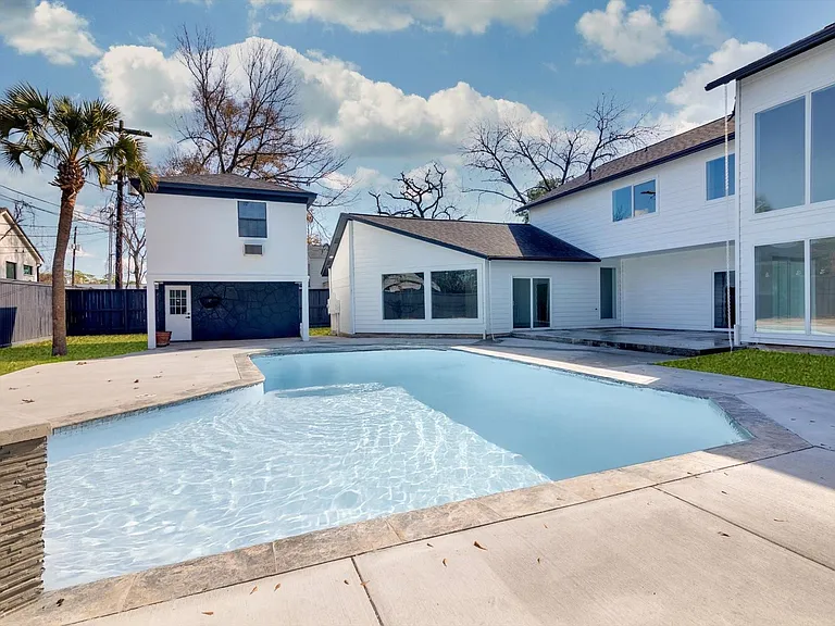 12564 Memorial Dr — Photo 9