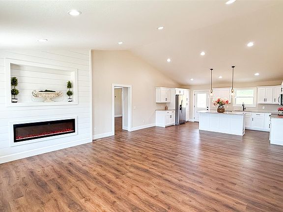 4th image of 2758 Finney Rd