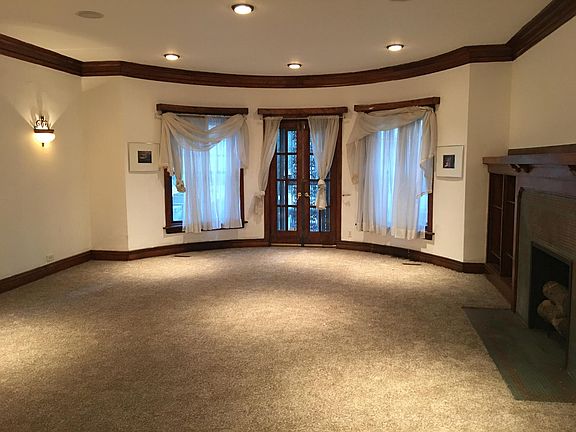 3rd image of 4320 S King Dr