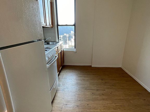 5th image of 7606 17th Ave #33