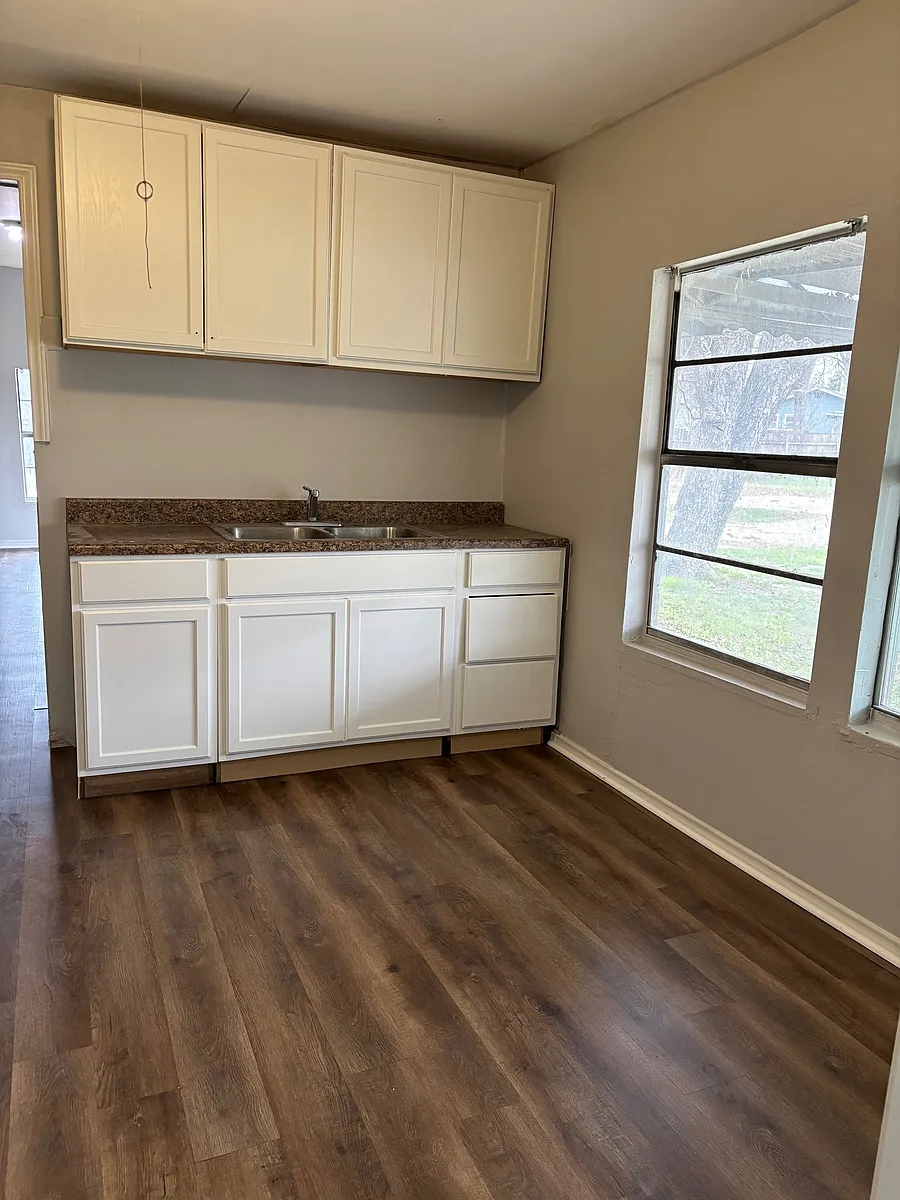 Building Photo - 5534 San Fernando St #2