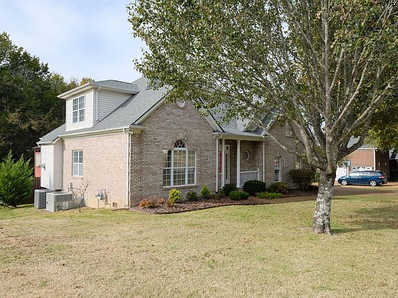 3rd image of 305 Baronswood Dr