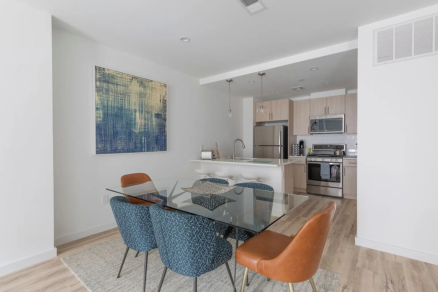 3 bed, 2.0 bath, 1302 sqft, $11,411 — Photo 3