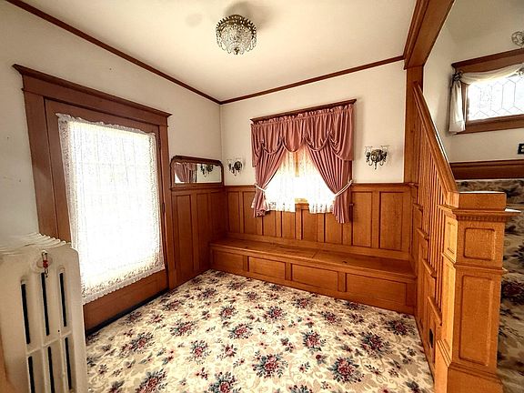 5th image of 206 N 1st Ave