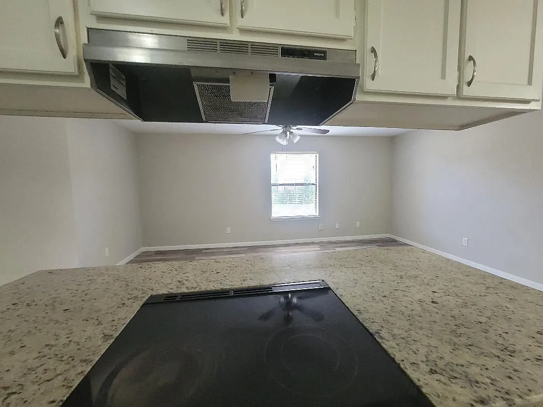 2 bed, 2.0 bath, 1026 sqft, $1,600 — Photo 3