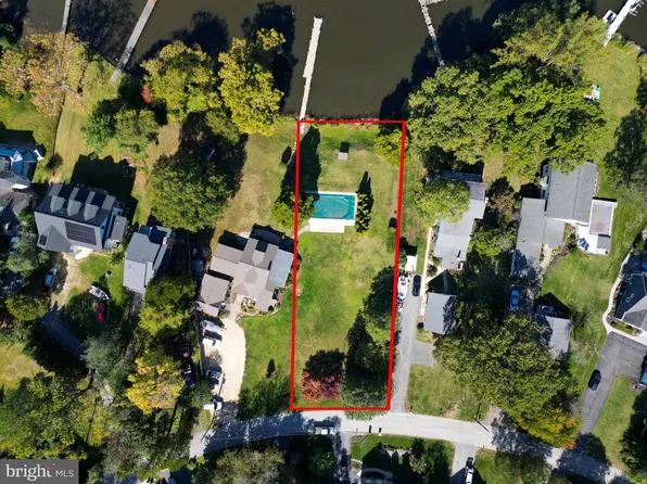 128 Riverside Rd, Edgewater, MD 21037