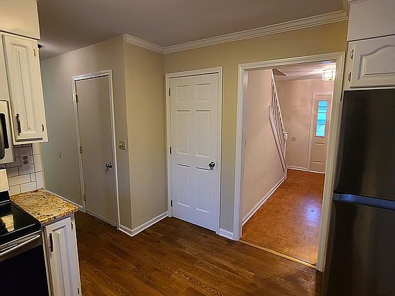 4th image of 8611 Fieldway Ln