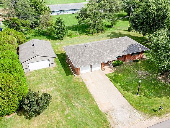 2nd image of 10 Crystal Dr