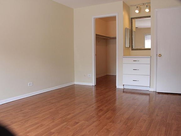 5th image of 260 E Court Of Shorewood