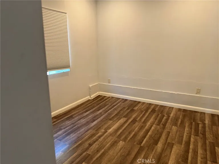20324 Oxnard St — Photo 6