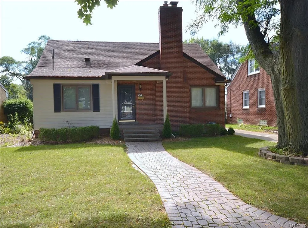 2570 Manchester Rd photo 1
