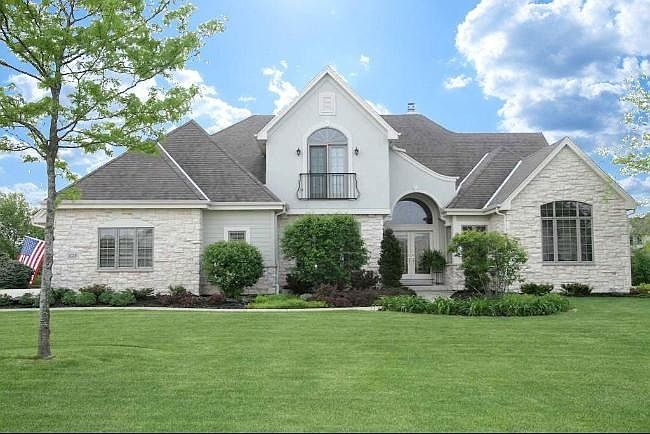 Gorgeous curb appeal